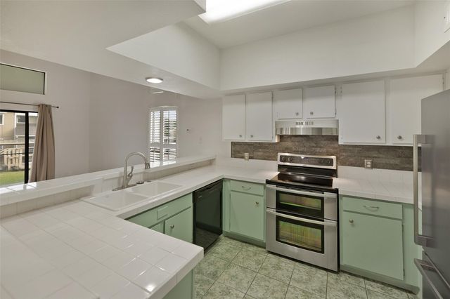 100 April Point Drive S, Conroe, TX 77356