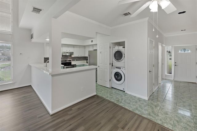100 April Point Drive S, Conroe, TX 77356
