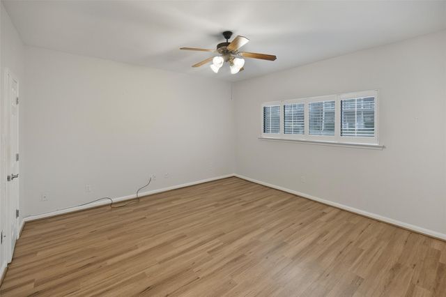 100 April Point Drive S, Conroe, TX 77356