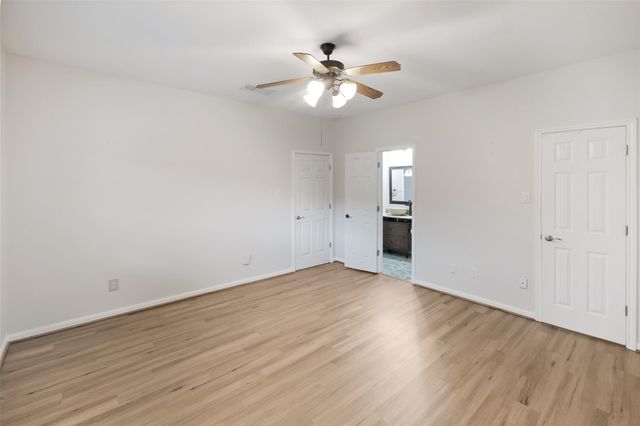 100 April Point Drive S, Conroe, TX 77356