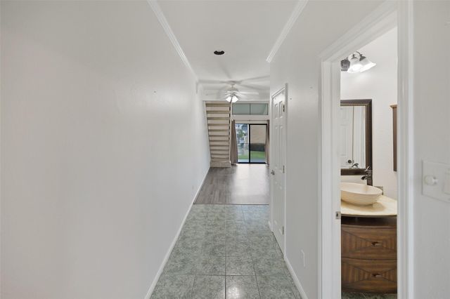 100 April Point Drive S, Conroe, TX 77356
