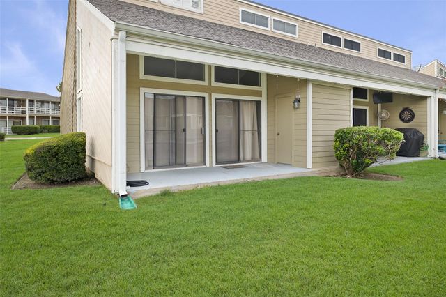 100 April Point Drive S, Conroe, TX 77356
