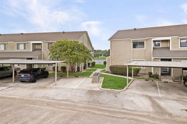 100 April Point Drive S, Conroe, TX 77356