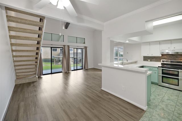 100 April Point Drive S, Conroe, TX 77356