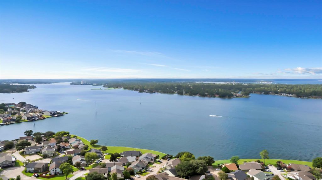 100 April Point Drive S, Conroe, TX 77356