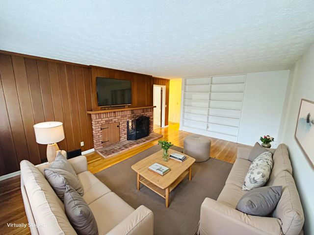 1016 Lambeth Drive, Columbus, OH 43220