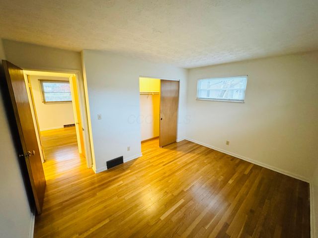 1016 Lambeth Drive, Columbus, OH 43220