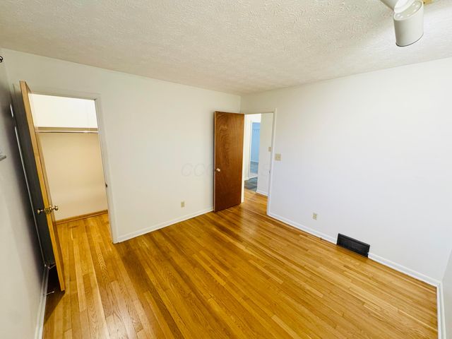 1016 Lambeth Drive, Columbus, OH 43220