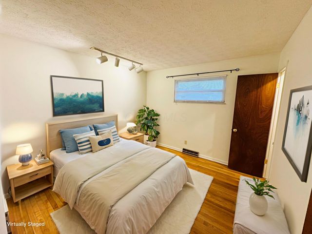 1016 Lambeth Drive, Columbus, OH 43220