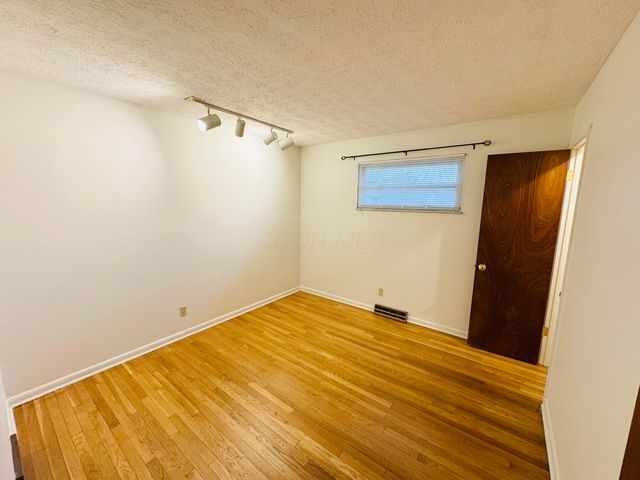 1016 Lambeth Drive, Columbus, OH 43220