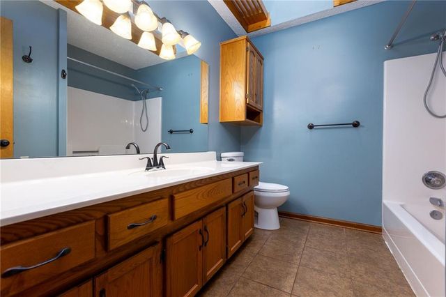 6813 T Gabbert Drive, Pleasant Valley, MO 64068