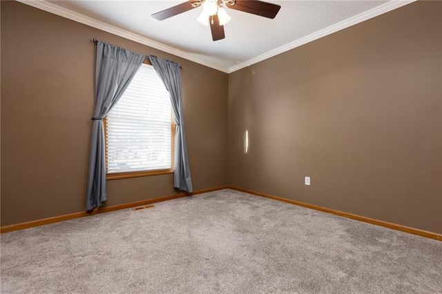 6813 T Gabbert Drive, Pleasant Valley, MO 64068