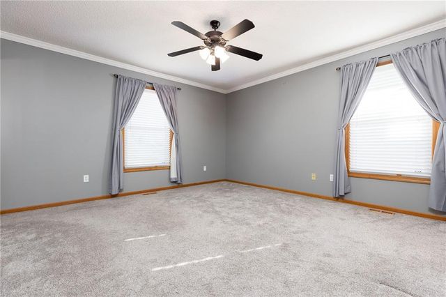 6813 T Gabbert Drive, Pleasant Valley, MO 64068