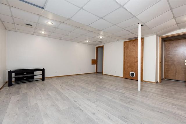 6813 T Gabbert Drive, Pleasant Valley, MO 64068