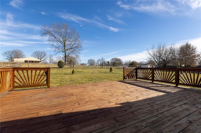 6813 T Gabbert Drive, Pleasant Valley, MO 64068