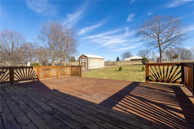6813 T Gabbert Drive, Pleasant Valley, MO 64068