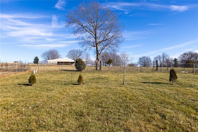 6813 T Gabbert Drive, Pleasant Valley, MO 64068