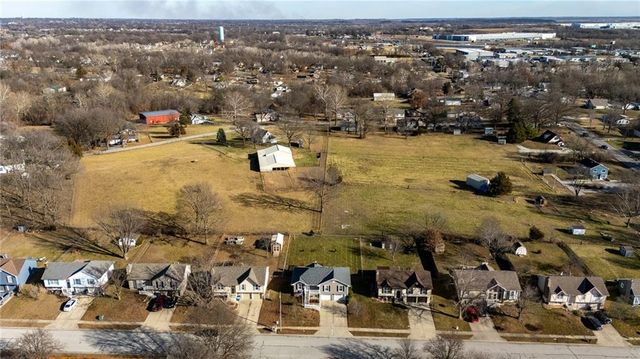 6813 T Gabbert Drive, Pleasant Valley, MO 64068