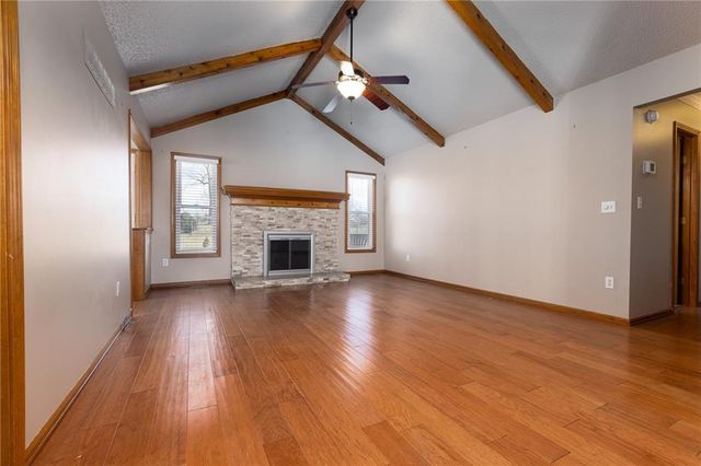 6813 T Gabbert Drive, Pleasant Valley, MO 64068