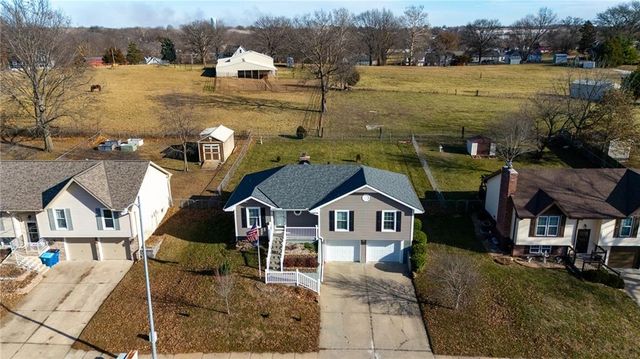 6813 T Gabbert Drive, Pleasant Valley, MO 64068