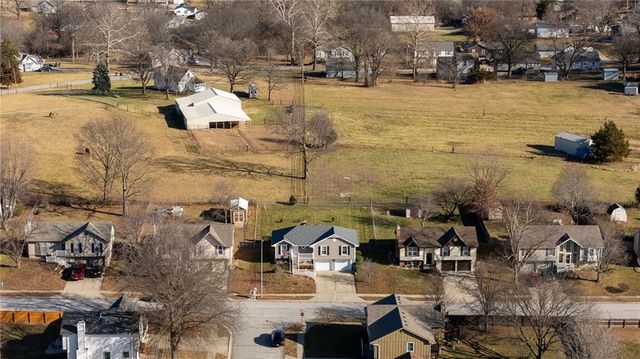 6813 T Gabbert Drive, Pleasant Valley, MO 64068