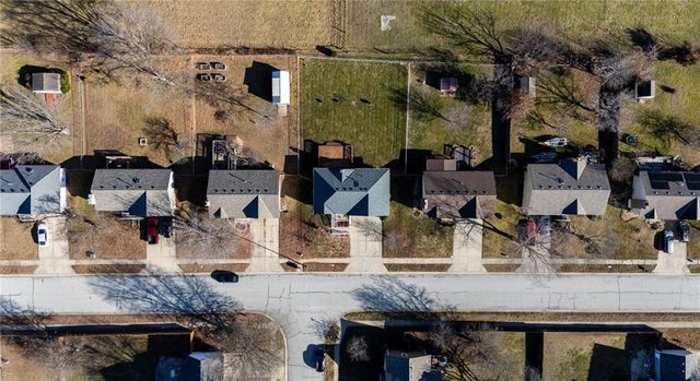 6813 T Gabbert Drive, Pleasant Valley, MO 64068