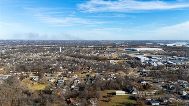 6813 T Gabbert Drive, Pleasant Valley, MO 64068