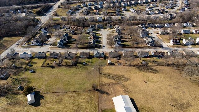 6813 T Gabbert Drive, Pleasant Valley, MO 64068