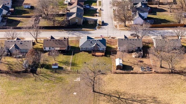 6813 T Gabbert Drive, Pleasant Valley, MO 64068