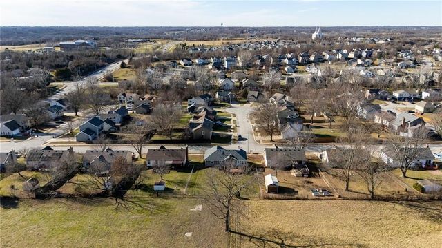 6813 T Gabbert Drive, Pleasant Valley, MO 64068