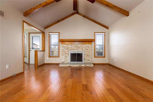 6813 T Gabbert Drive, Pleasant Valley, MO 64068