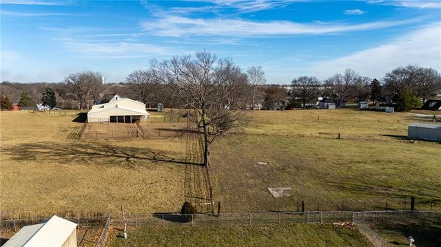 6813 T Gabbert Drive, Pleasant Valley, MO 64068