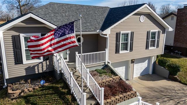 6813 T Gabbert Drive, Pleasant Valley, MO 64068