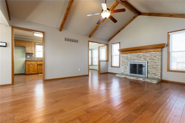 6813 T Gabbert Drive, Pleasant Valley, MO 64068