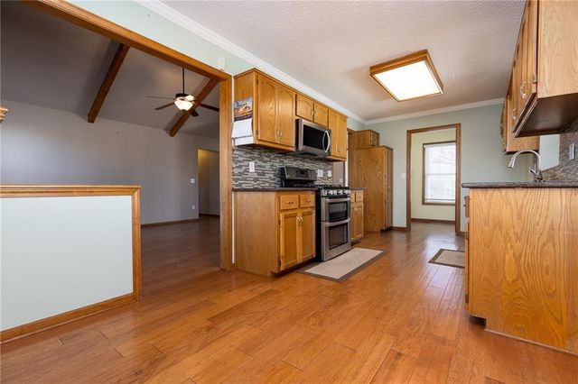 6813 T Gabbert Drive, Pleasant Valley, MO 64068