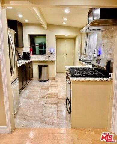 8808 CHATLAKE Drive, West Hills, CA 91304