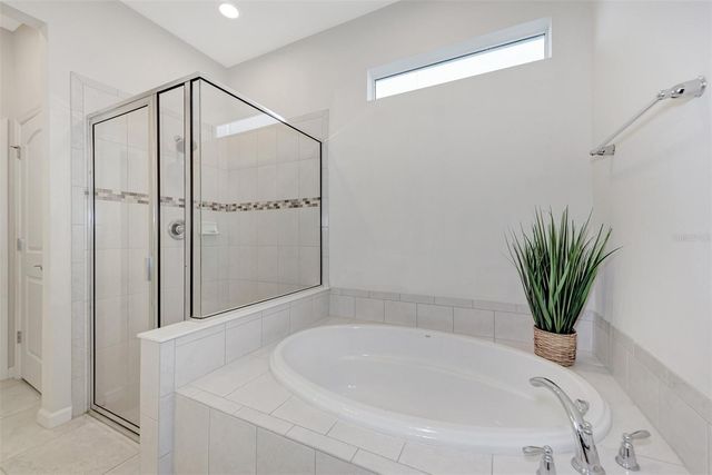 11616 GOLDEN BAY PLACE, Lakewood Ranch, FL 34211