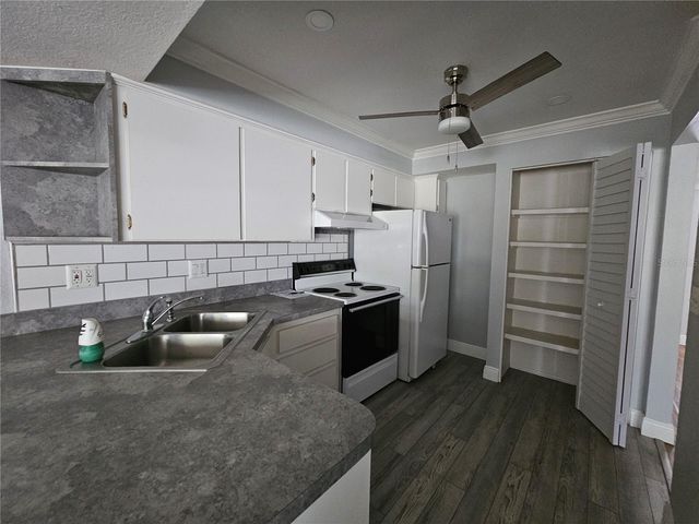 1655 S HIGHLAND AVENUE B215, Clearwater, FL 33756