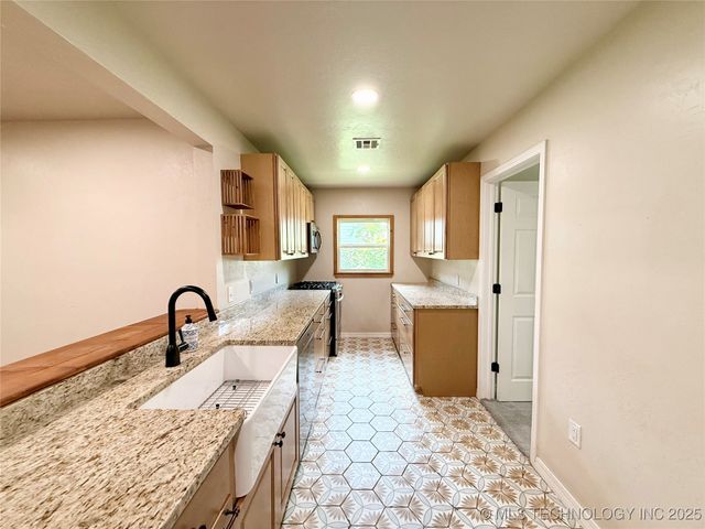 206 S 2nd Street, Eufaula, OK 74432