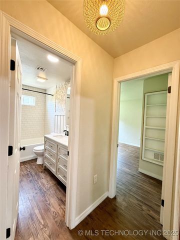 206 S 2nd Street, Eufaula, OK 74432