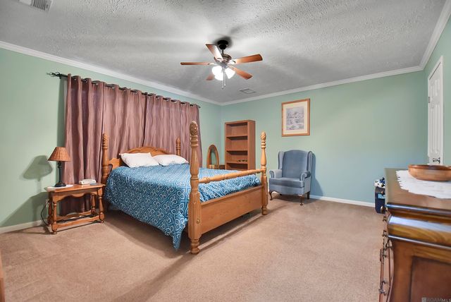39065 Holly Hill Dr, Gonzales, LA 70737
