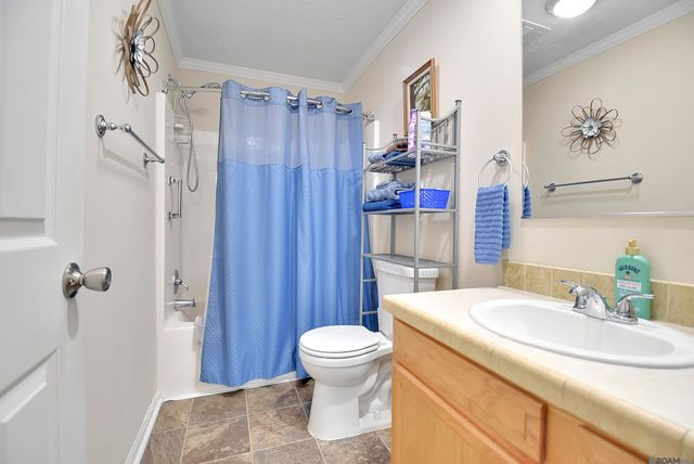 39065 Holly Hill Dr, Gonzales, LA 70737