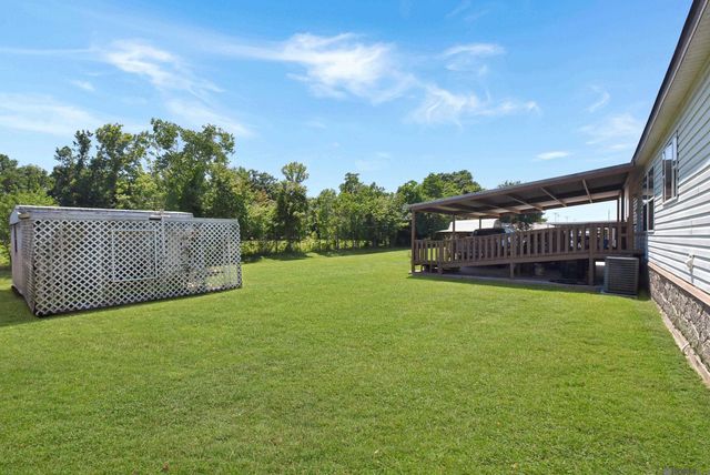39065 Holly Hill Dr, Gonzales, LA 70737