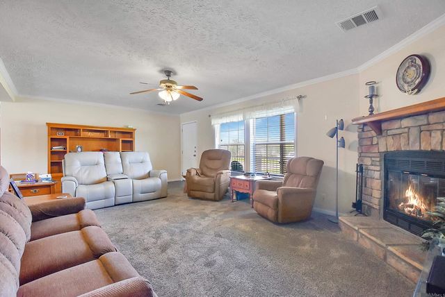 39065 Holly Hill Dr, Gonzales, LA 70737