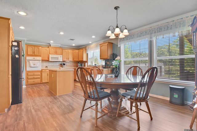 39065 Holly Hill Dr, Gonzales, LA 70737