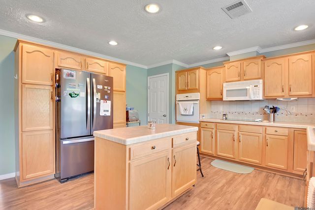 39065 Holly Hill Dr, Gonzales, LA 70737
