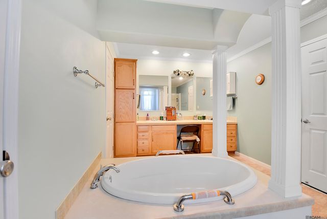 39065 Holly Hill Dr, Gonzales, LA 70737
