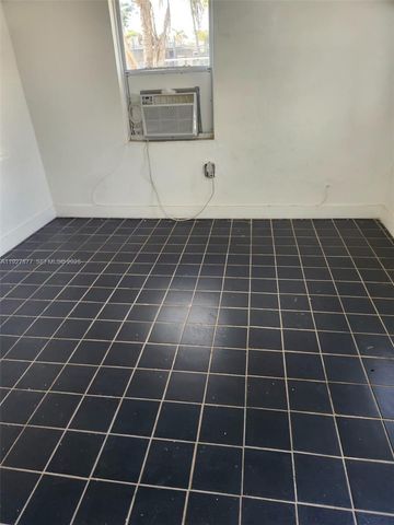 10 NW 28th Way, Fort Lauderdale, FL 33311