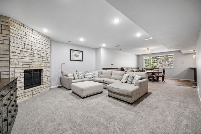 61 Quail Valley Court, Iowa City, IA 52246