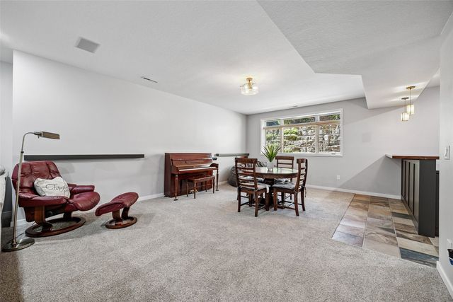 61 Quail Valley Court, Iowa City, IA 52246